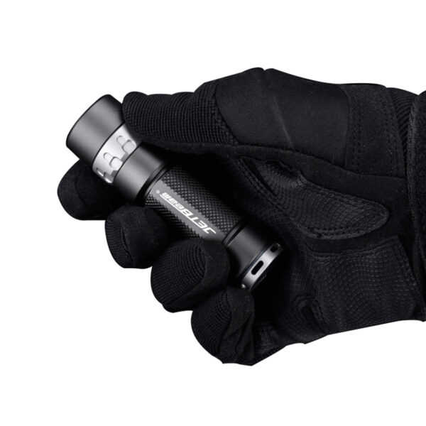 everyday carry flashlight